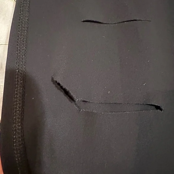 Alo- High-Waist Ripped Warrior Legging - Picture 6 of 6